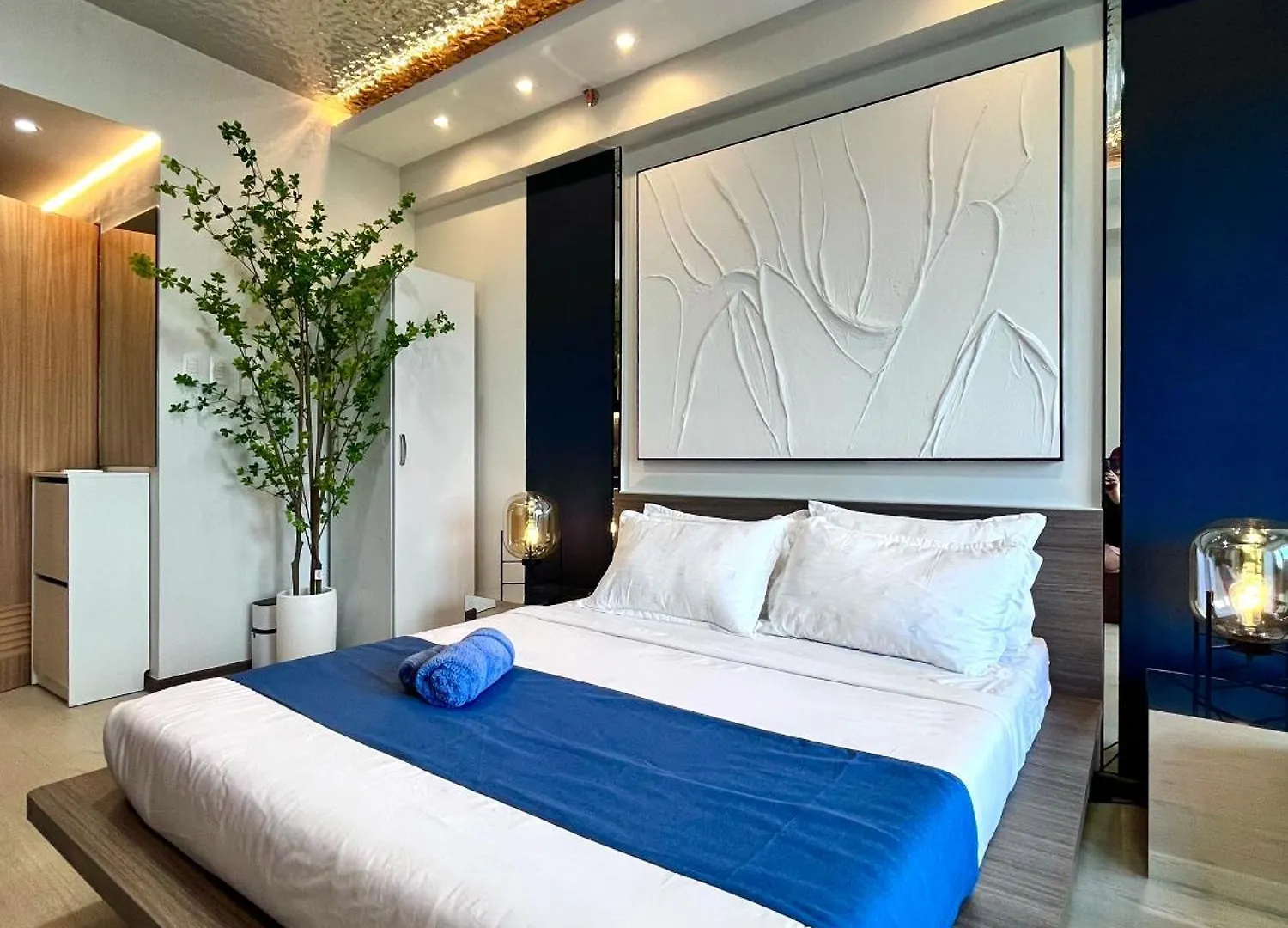 Deluxe Executive Corner Unit In Makati Appartement Manilla