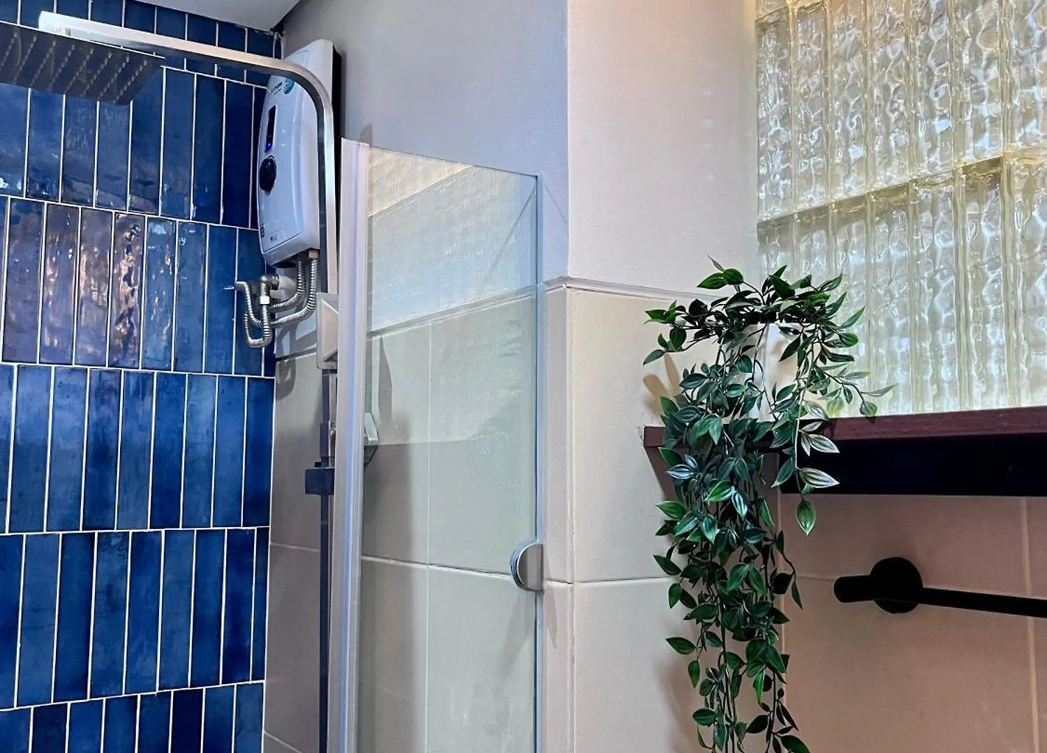 Deluxe Executive Corner Unit In Makati Appartement Manilla