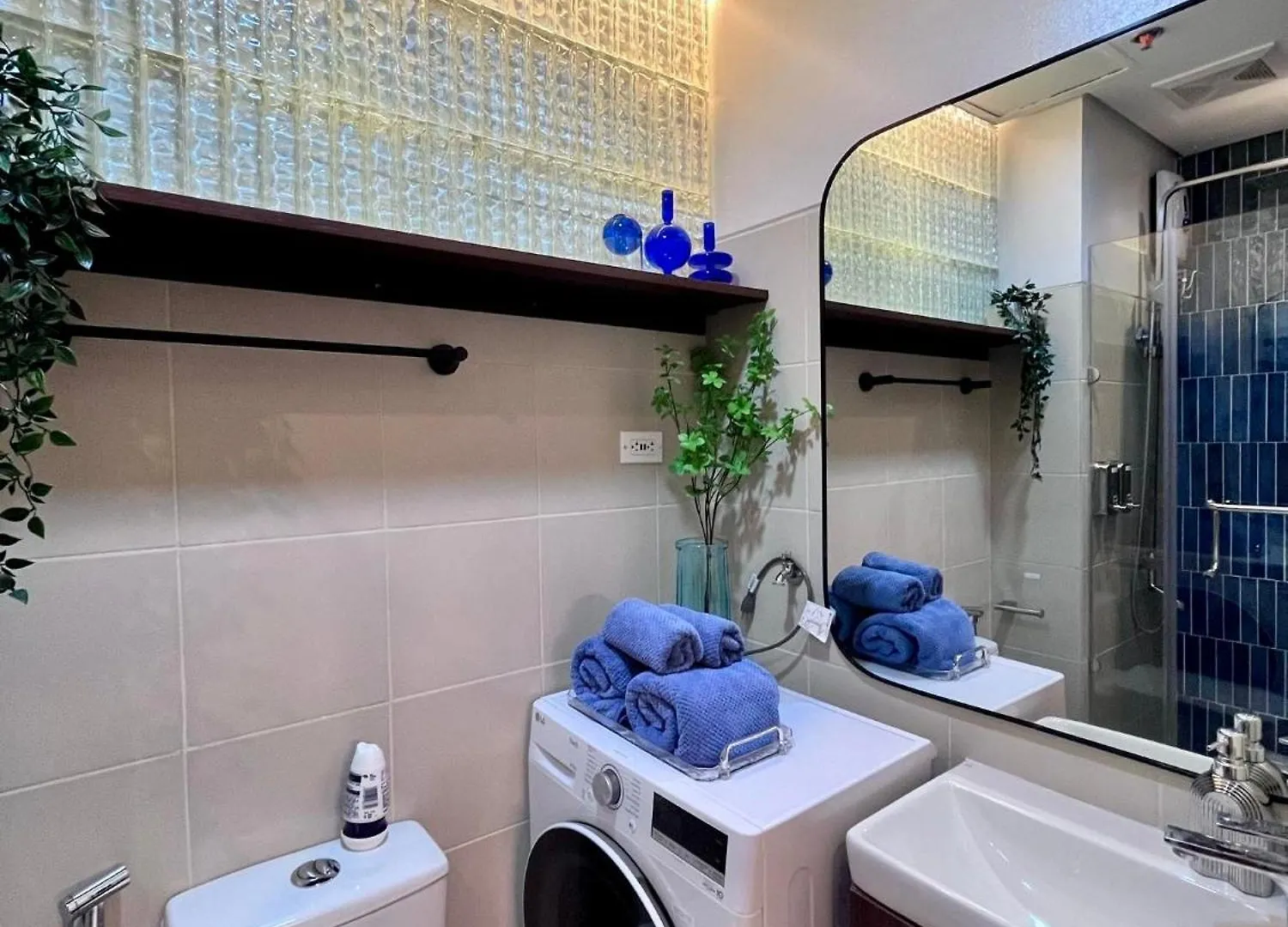 Deluxe Executive Corner Unit In Makati Apartment Manila