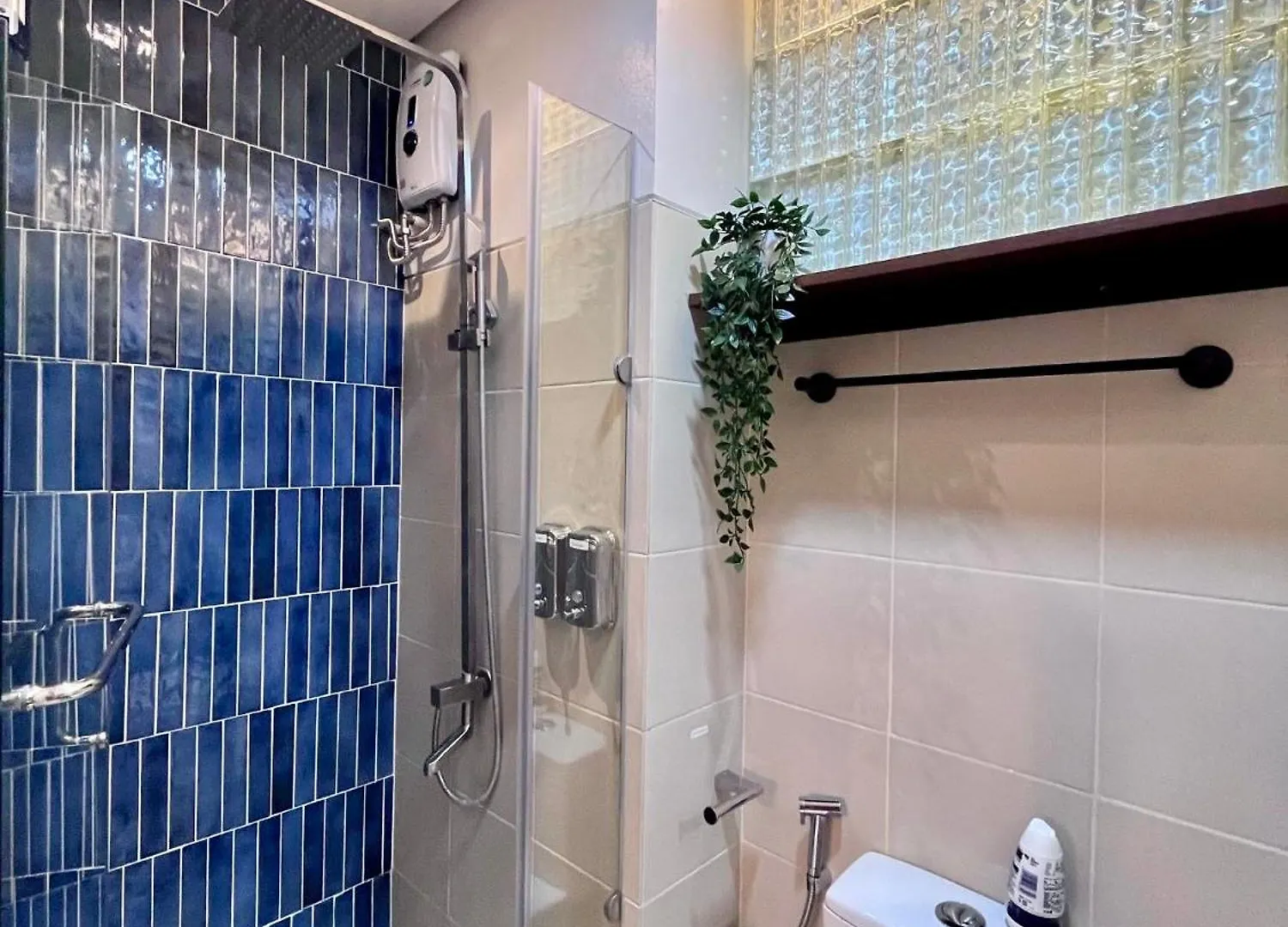 Deluxe Executive Corner Unit In Makati Apartment Manila Philippines