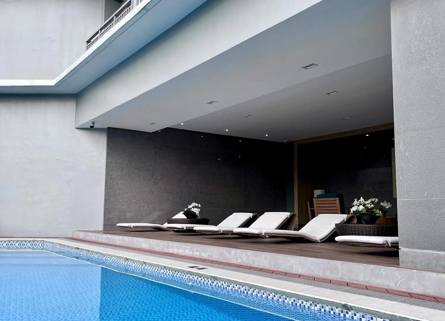 Deluxe Executive Corner Unit In Makati Apartment Manila Philippines