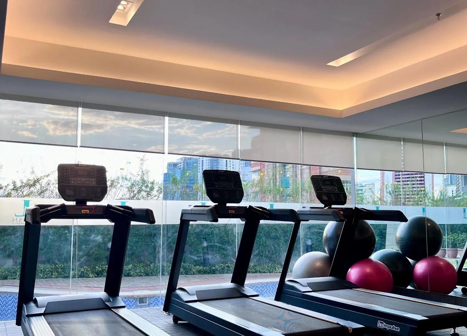Deluxe Executive Corner Unit In Makati Apartment Manila Philippines