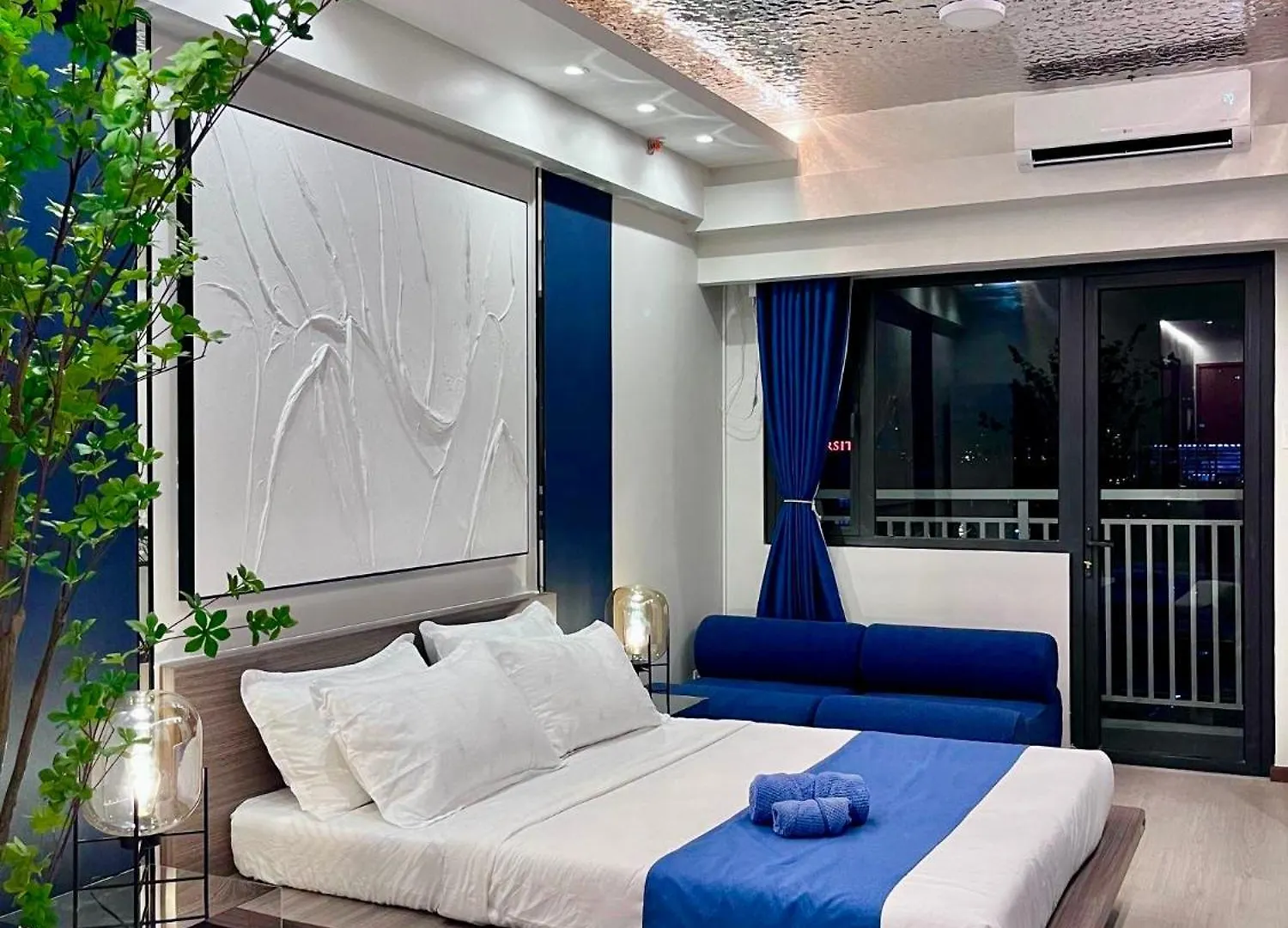 Deluxe Executive Corner Unit In Makati Apartment Manila