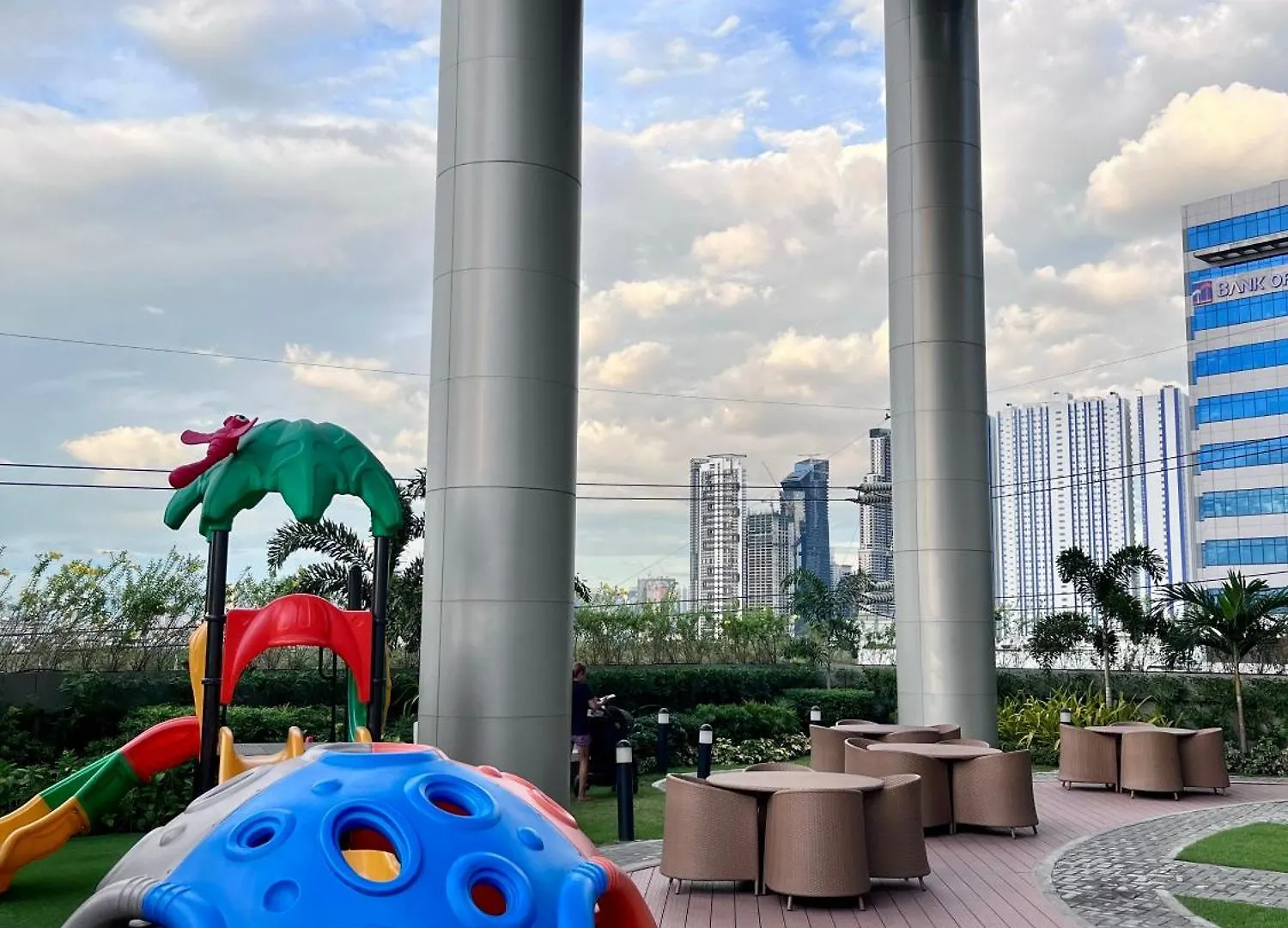 Deluxe Executive Corner Unit In Makati Apartment Manila Philippines